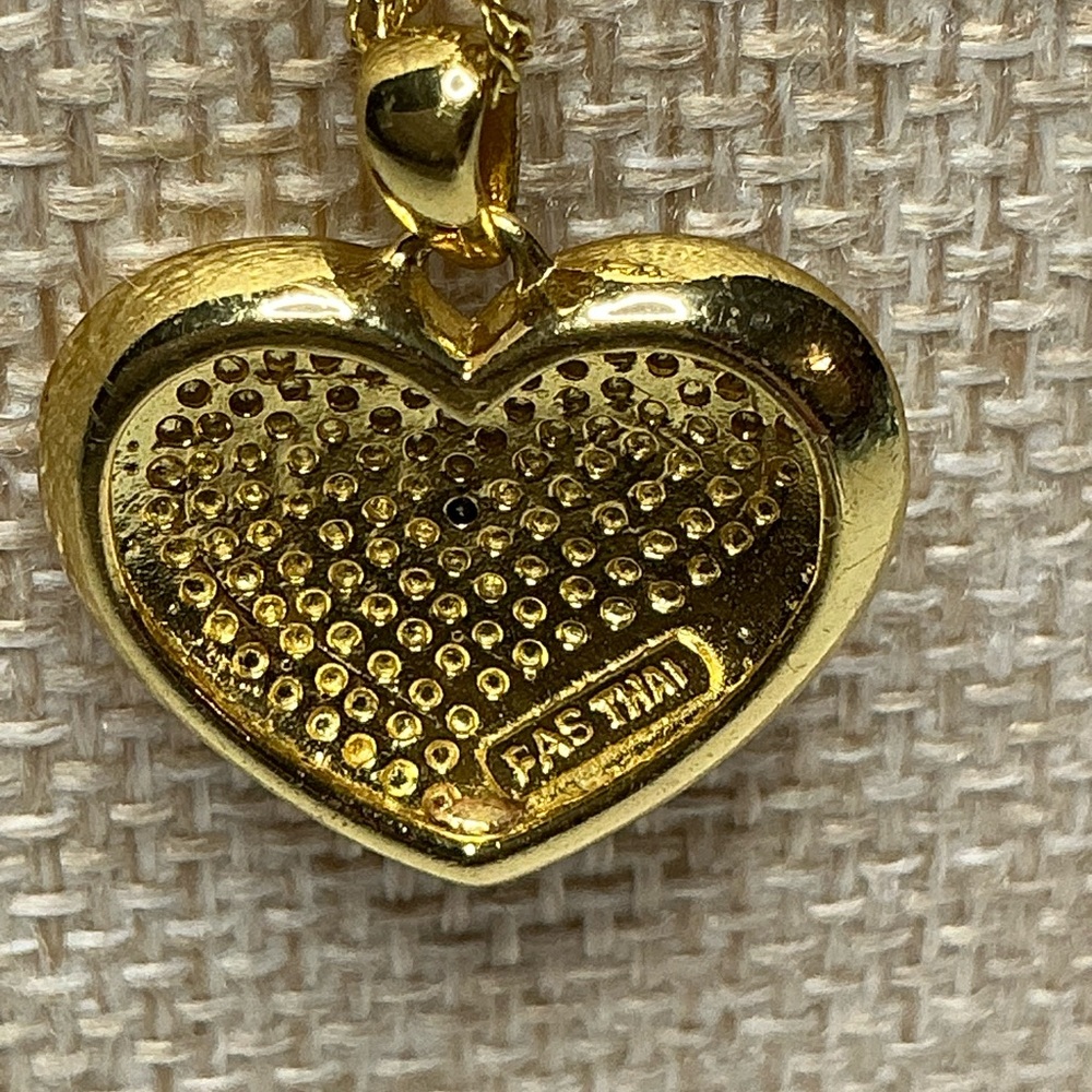 Elegant Gold Plated Heart Pendant - Picture 3 of 3